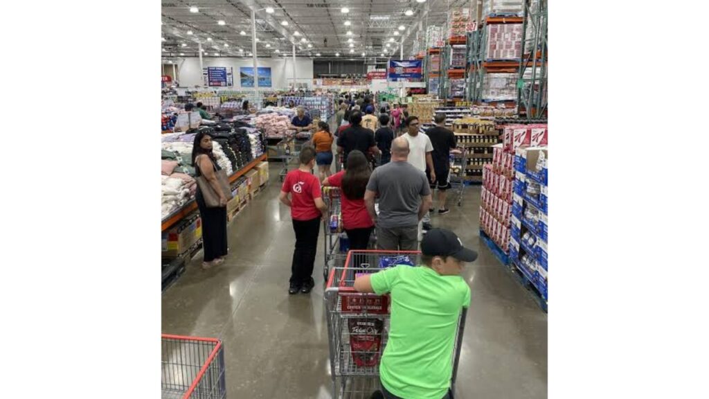 Store-Length Line Snakes Through Texas Sam’s Club as Shoppers Rush a Surprise NeeDoh Drop, With Only One Pallet Left at Checkout