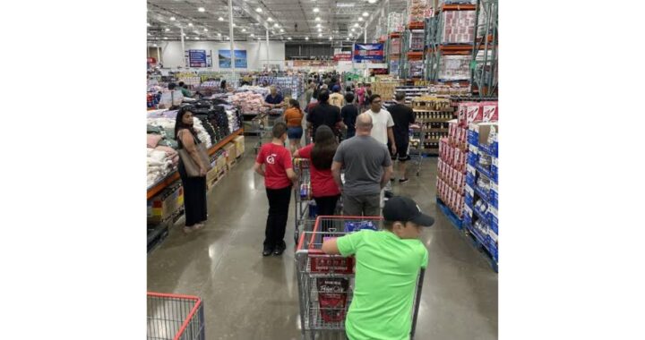 Store-Length Line Snakes Through Texas Sam’s Club as Shoppers Rush a Surprise NeeDoh Drop, With Only One Pallet Left at Checkout